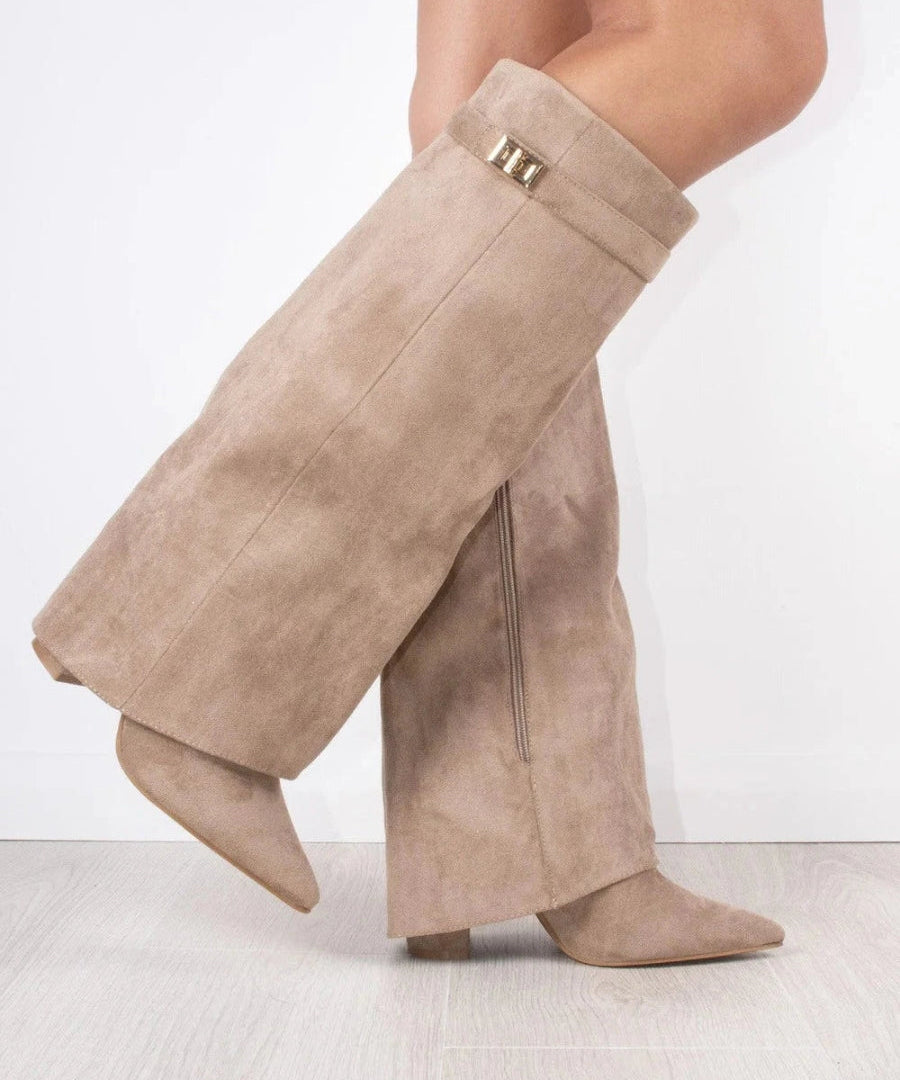 Bottes Élégantes en Suède avec Accents Dorés