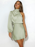 Robe Asymétrique Satinée - Coupe Cintrée Élégante de Soirée