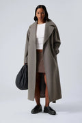 Manteau en laine long au style oversize