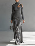 Robe Maxi Élégante en Satin Gris avec Détails Froncés et Découpes pour Femmes