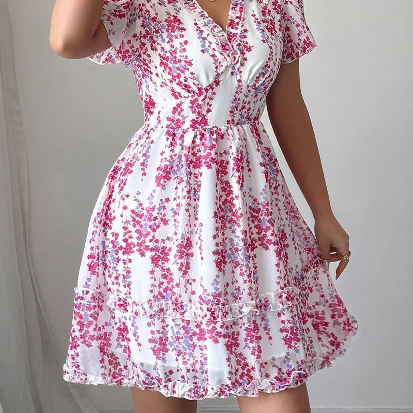 Robe Fleurie Courte à Décolleté V Croisé