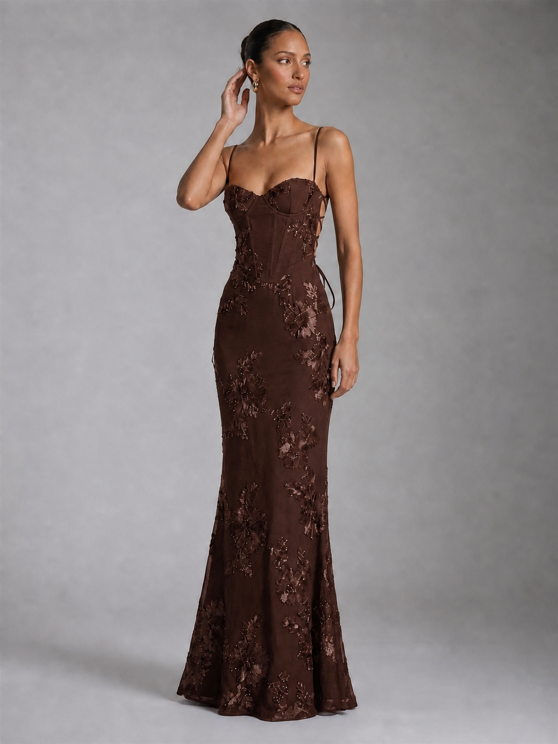 Robe Maxi Ajustée en Dentelle - Silhouette Élégante et Raffinée