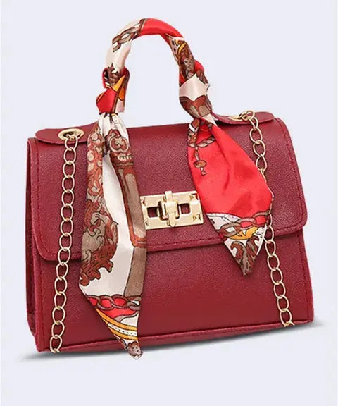 Sac à main élégant en cuir brun avec détail foulard