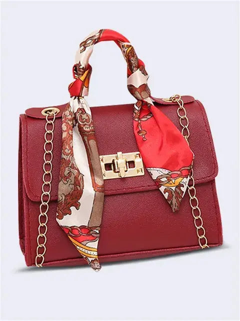 Sac à main élégant en cuir brun avec détail foulard