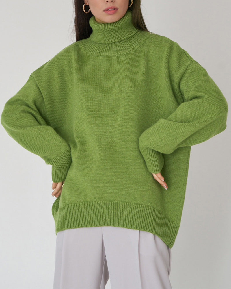 Pull femme à col roulé au style moderne et structuré