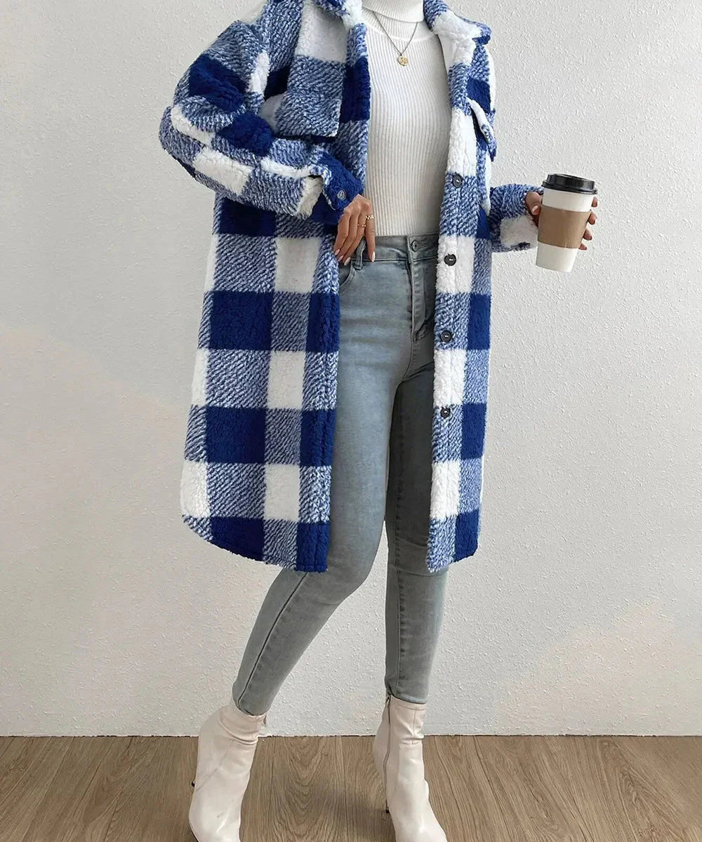 Manteau long femme en sherpa à carreaux au style moderne