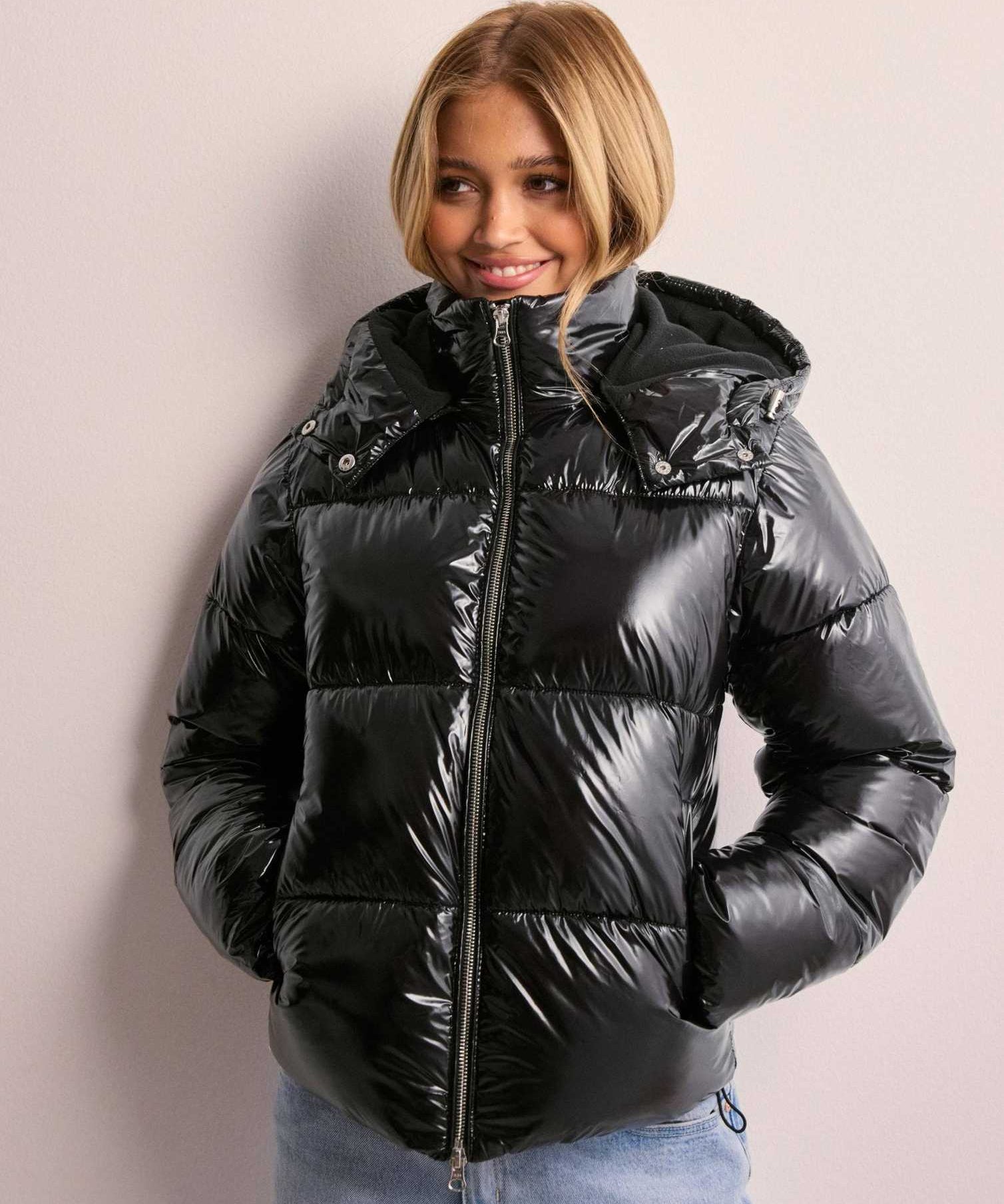 Veste matelassée brillante pour femmes avec capuche amovible
