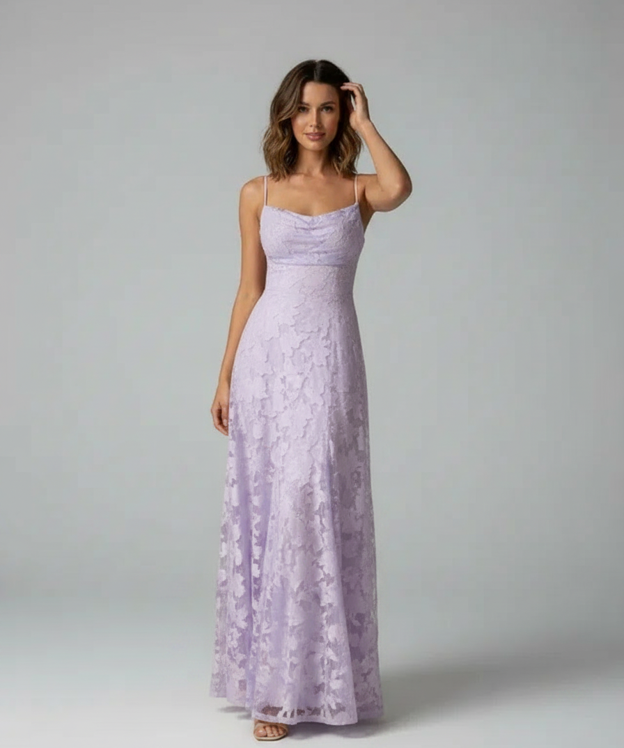 Robe Longue en Dentelle Col Carré - Élégante Silhouette Raffinée