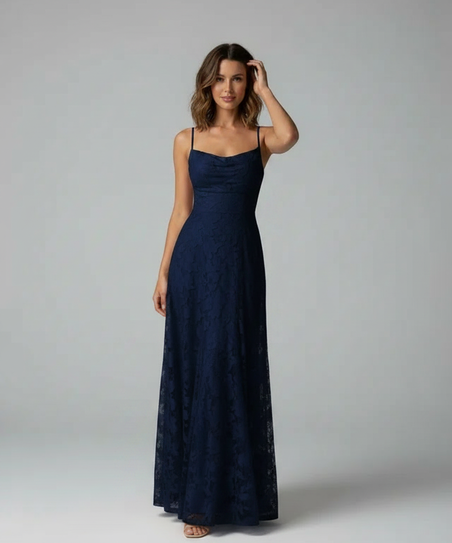 Robe Longue en Dentelle Col Carré - Élégante Silhouette Raffinée