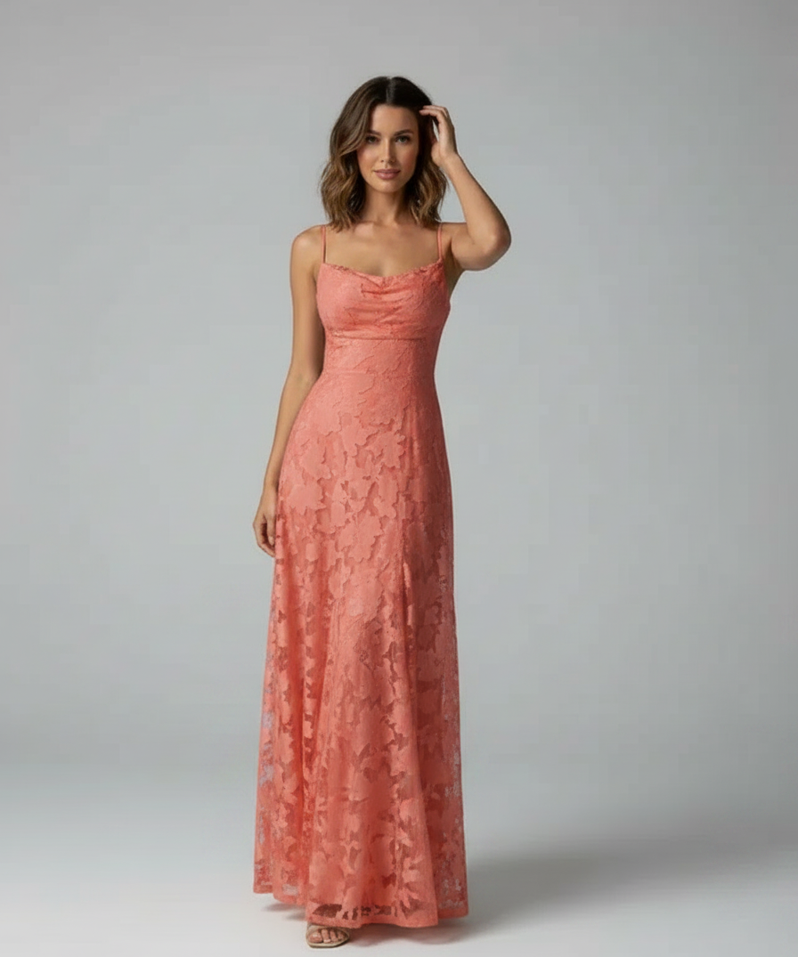 Robe Longue en Dentelle Col Carré - Élégante Silhouette Raffinée