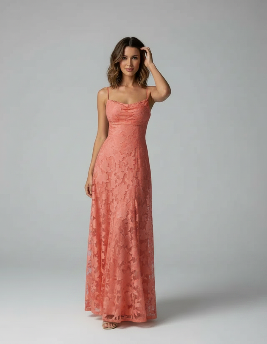Robe Longue en Dentelle Col Carré - Élégante Silhouette Raffinée