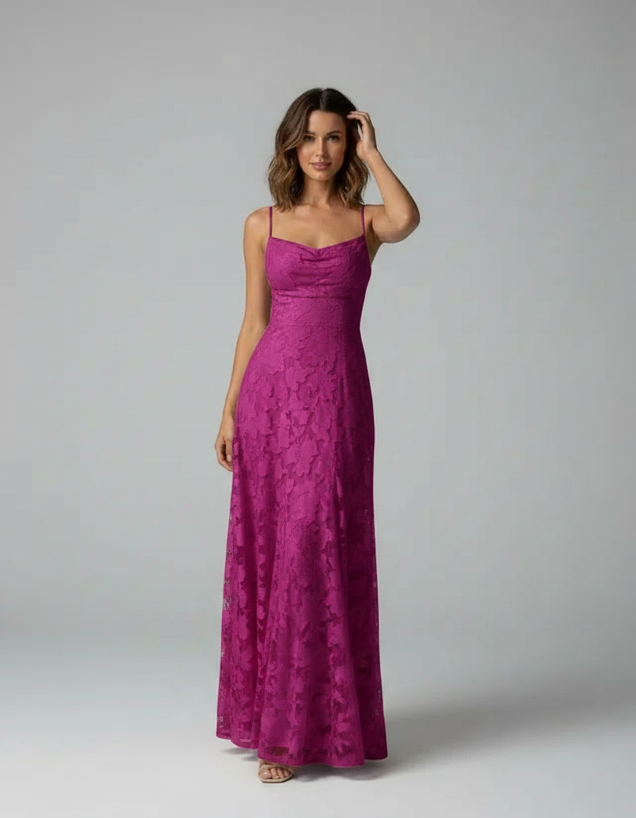 Robe Longue en Dentelle Col Carré - Élégante Silhouette Raffinée