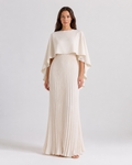 Robe Maxi Plissée à Col Haut en Tissu Léger – Coupe fluide, détail plissé, pour occasions