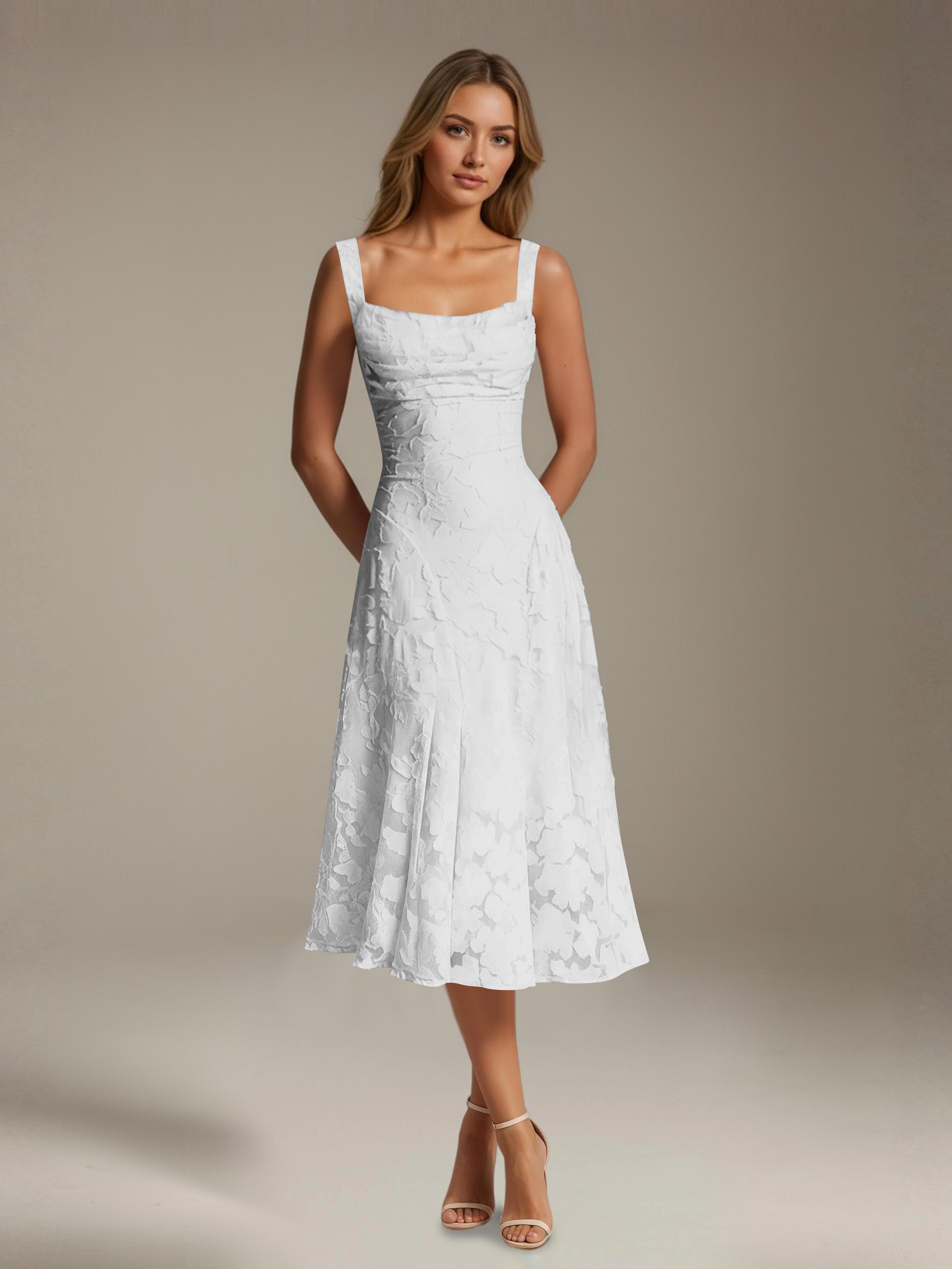 Robe Longue en Dentelle Col Carré - Élégante Silhouette Raffinée