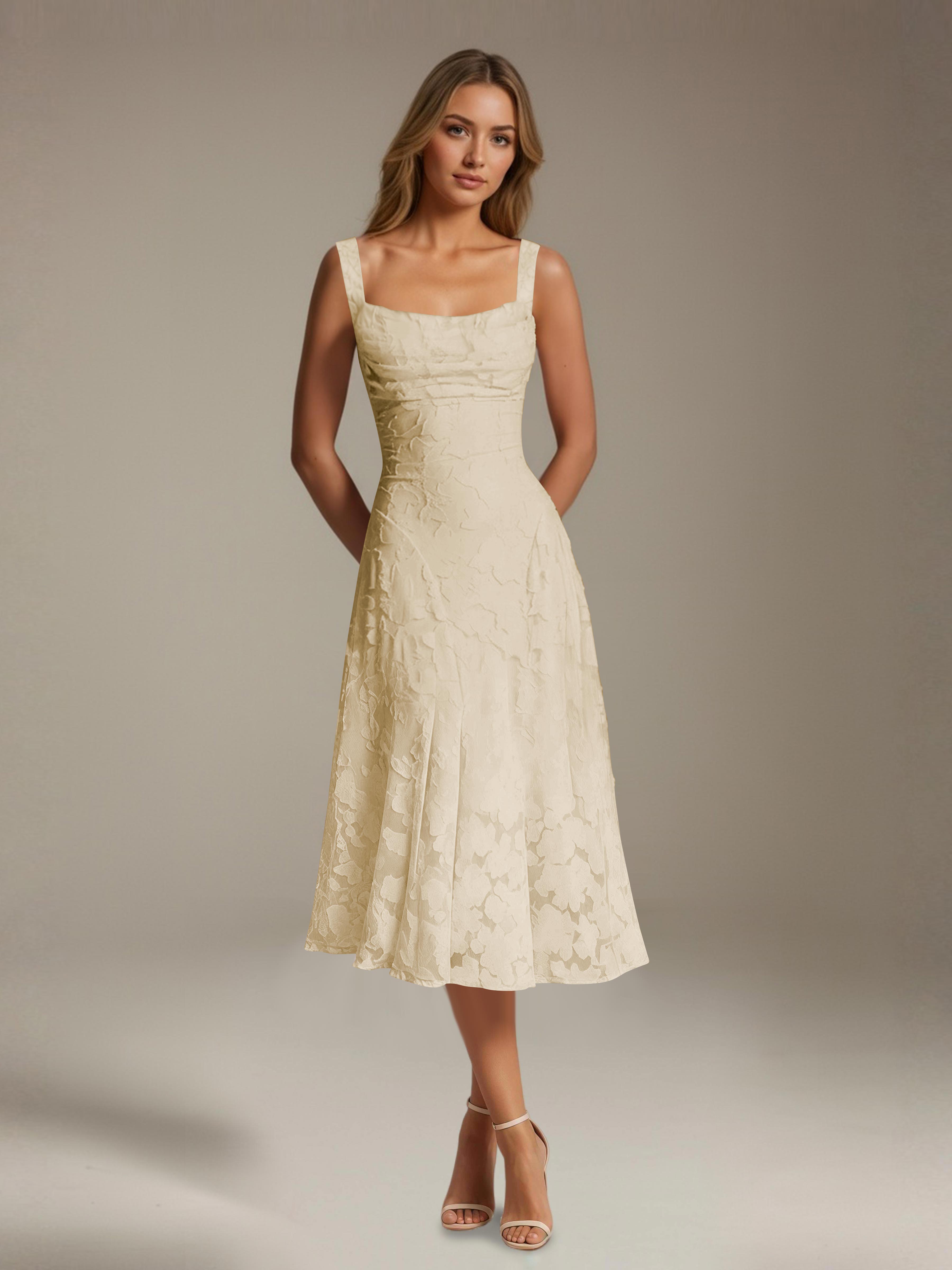 Robe Longue en Dentelle Col Carré - Élégante Silhouette Raffinée
