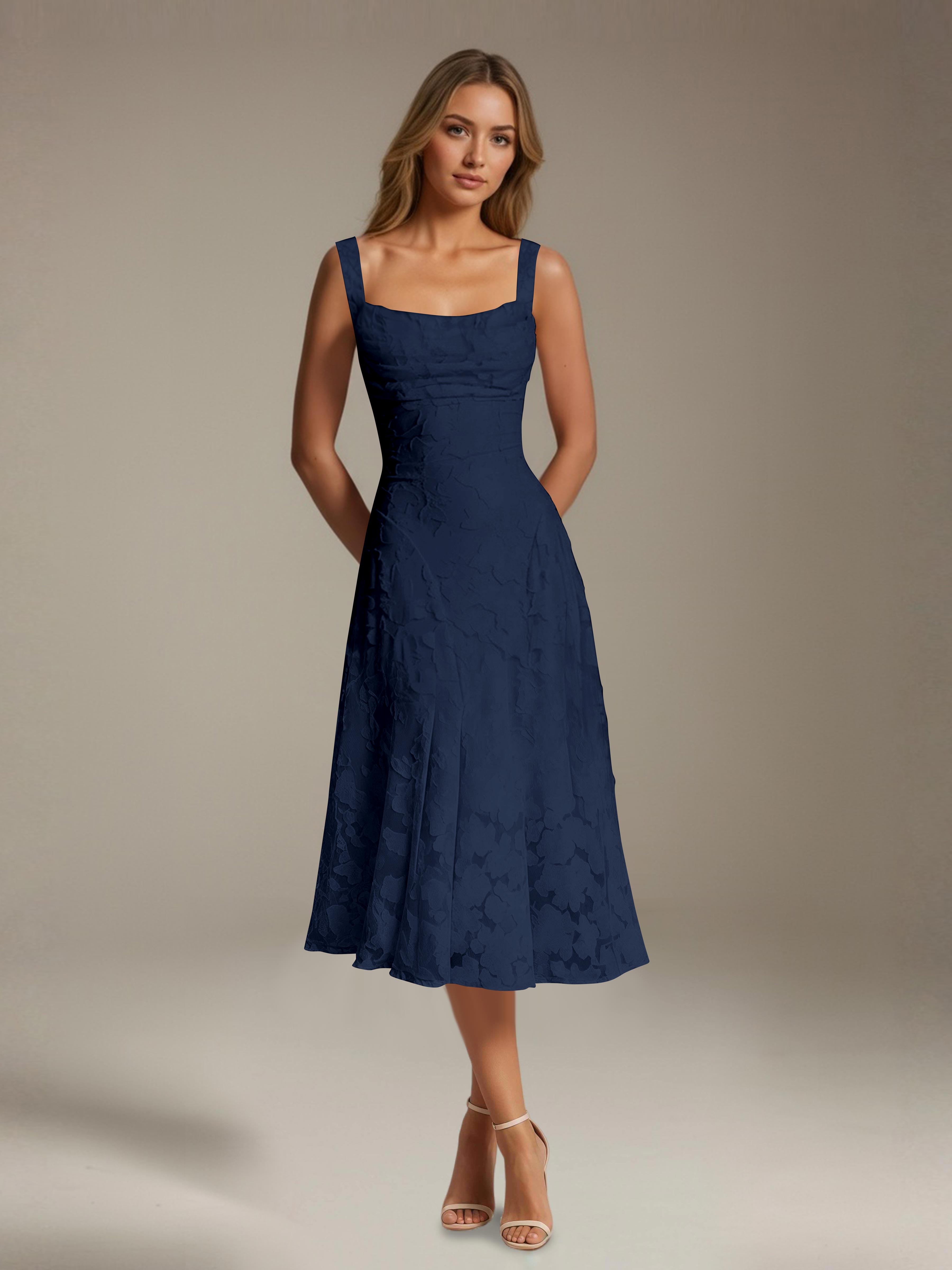 Robe Longue en Dentelle Col Carré - Élégante Silhouette Raffinée