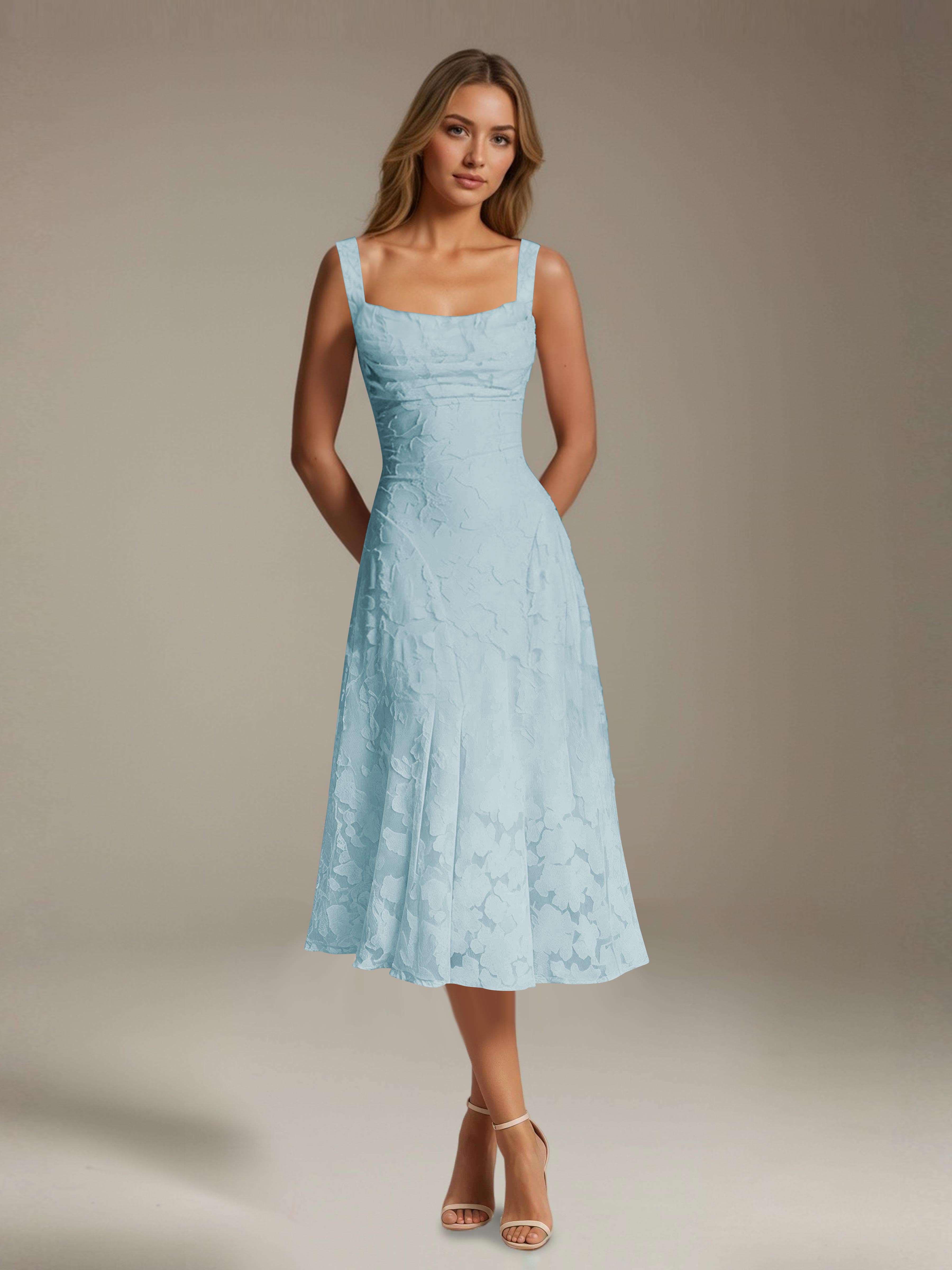 Robe Longue en Dentelle Col Carré - Élégante Silhouette Raffinée