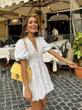 Robe Écrue à Volants avec Broderies Délicates