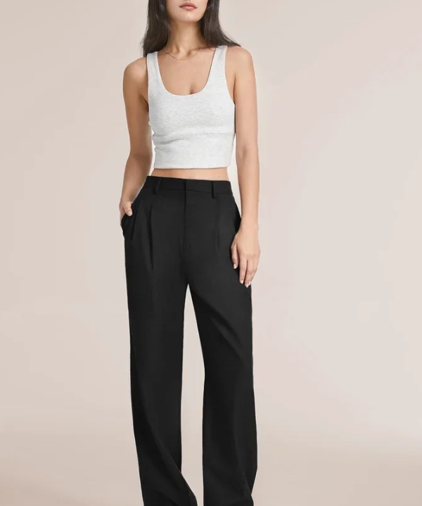 Pantalon à jambes larges et plis – élégance à chaque pas