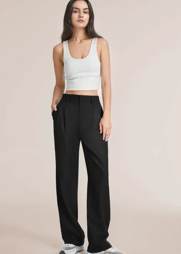 Pantalon à jambes larges et plis – élégance à chaque pas