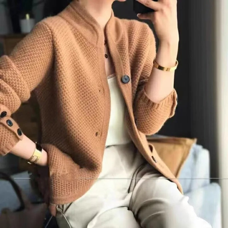 Cardigan élégant à col ouvert et finition douce