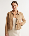 Veste ajustée femme à boutons – Col pointu, poches à rabat, style élégant