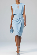 Robe midi élégante à encolure keyhole raffinée