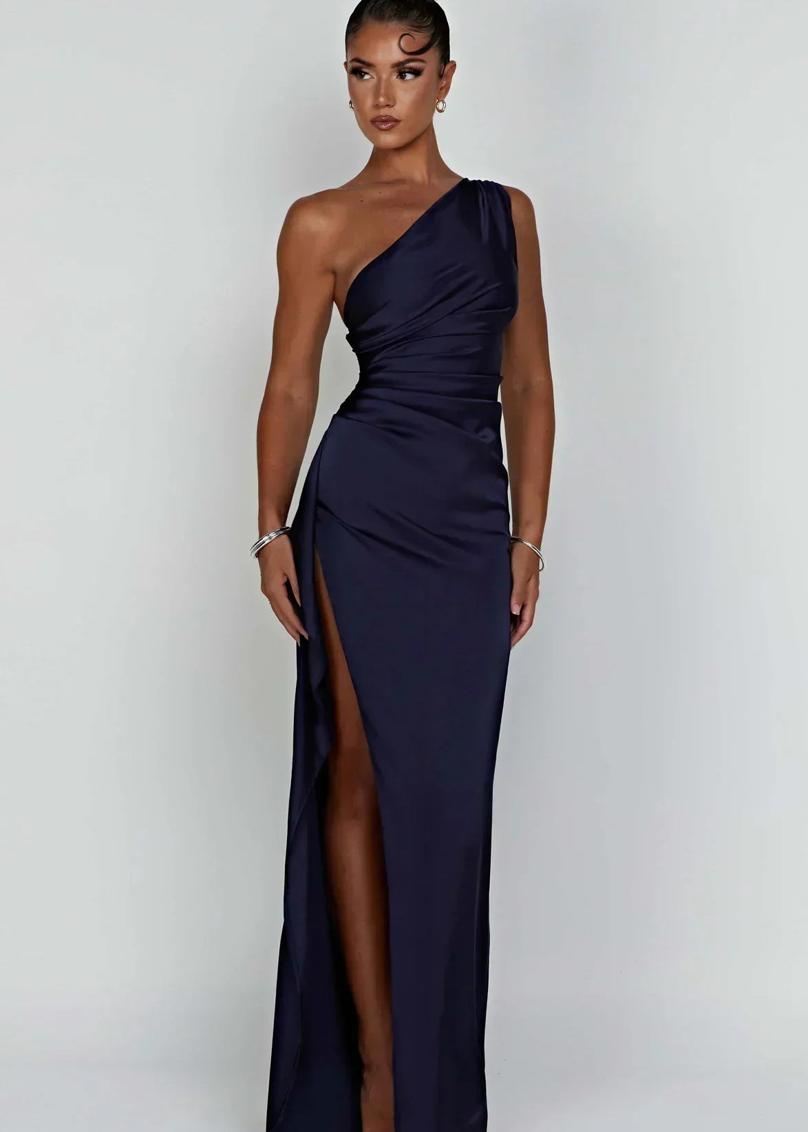 Robe Satinée Asymétrique