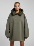 Veste à capuche femme élégante coupe moderne