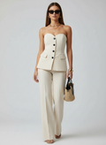 Ensemble pantalon élégant avec débardeur boutonné