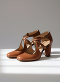 Talons femme à talon épais avec bride ajustable et design découpé