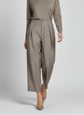 Pantalon droit structuré avec poches coupe nette