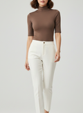 Pull col roulé élégant style minimaliste