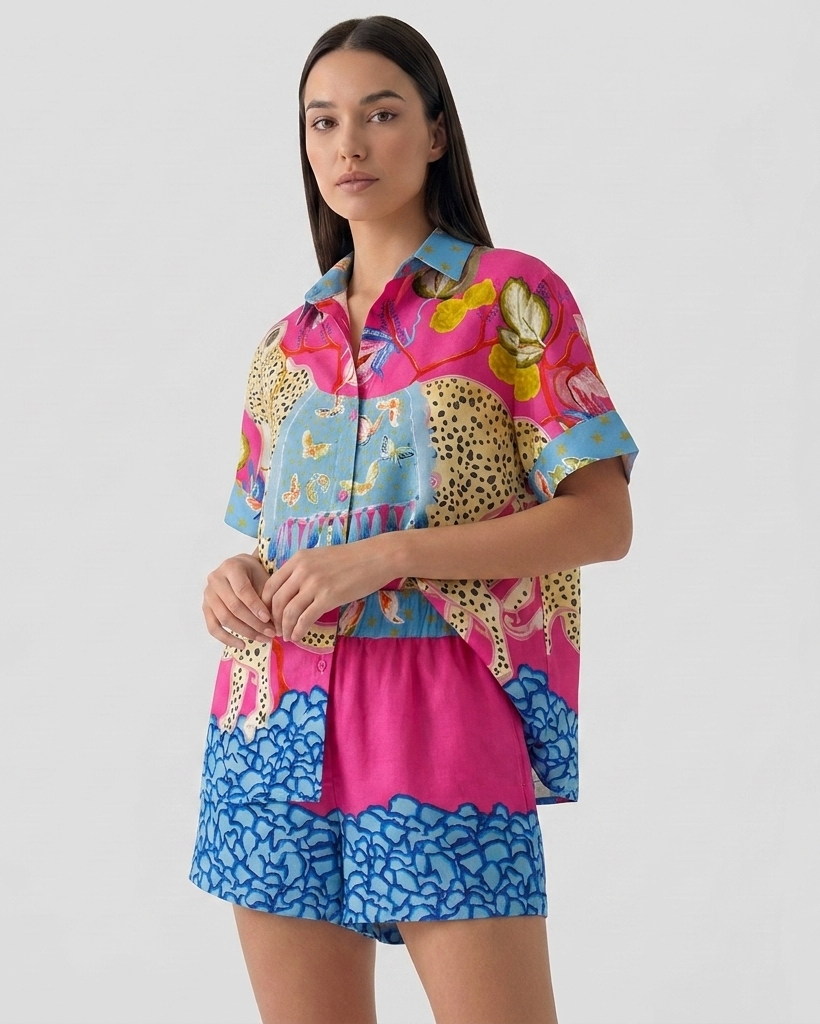 Ensemble Deux Pièces à Imprimé Graphique – Chemise Boutonnée et Short pour Voyages