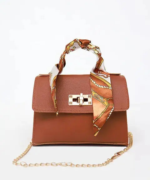 Sac à main élégant en cuir brun avec détail foulard