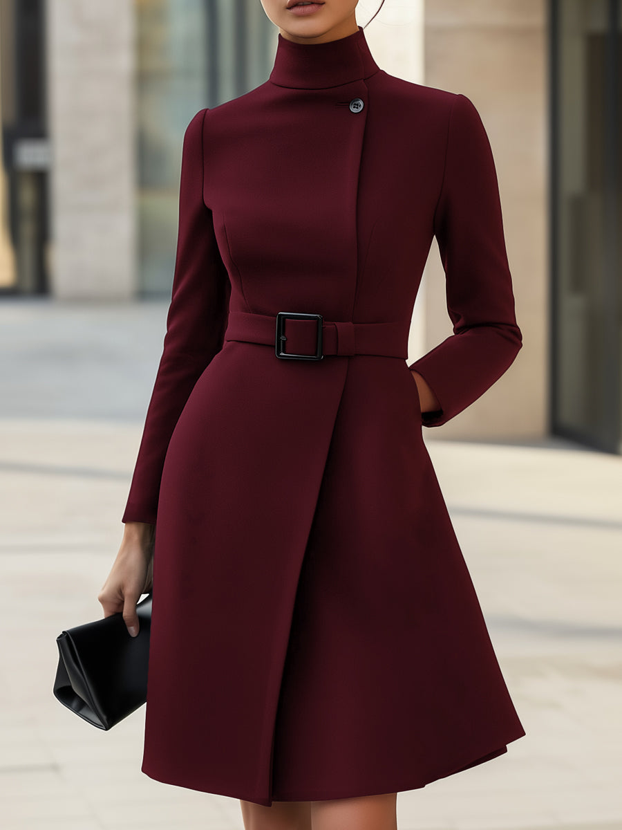 Robe A-Line Asymétrique Ceinturée – Élégance Moderne